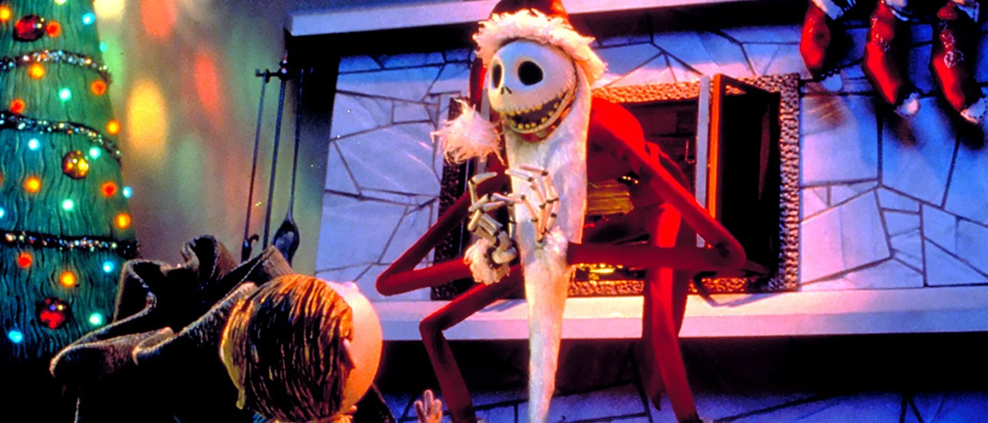 Jack Skellington en costume de Père Noël, dans une image officielle de L’Étrange Noël de monsieur Jack.